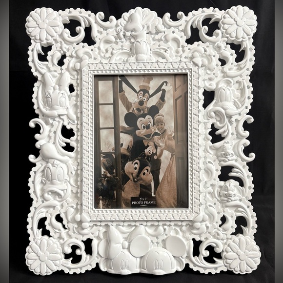 Disney Parks Ornate White Sculpted Picture Frame Mickey & Friends 5”x7” Photo